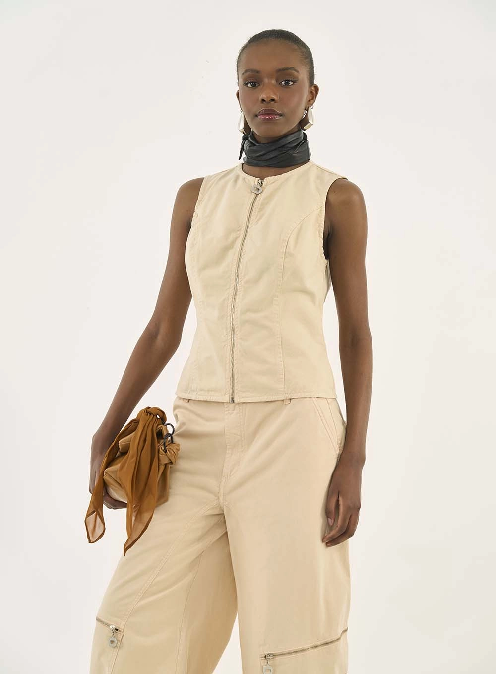 Blusa Comfort Em Sarja Com Zíper Frontal Bege