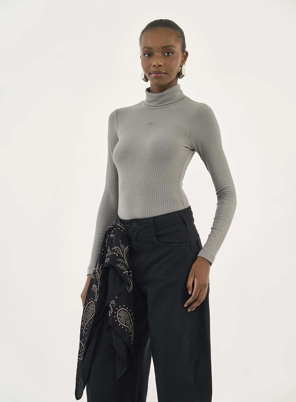 Blusa Slim Canelada Manga Longa Gola Alta Cinza