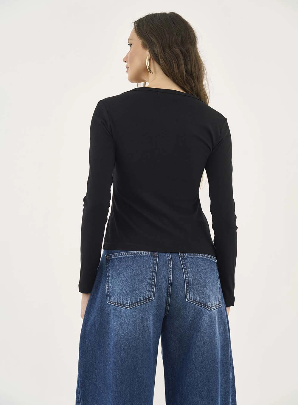 Blusa Canelada Manga Longa Com Botões Frontais Preto