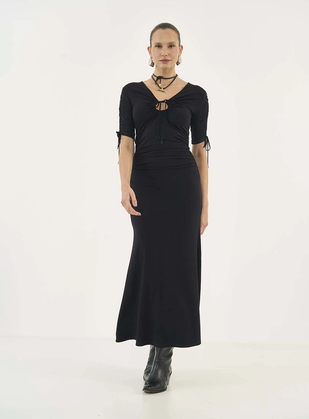 Vestido Slim Midi Com Franzido Lateral Preto