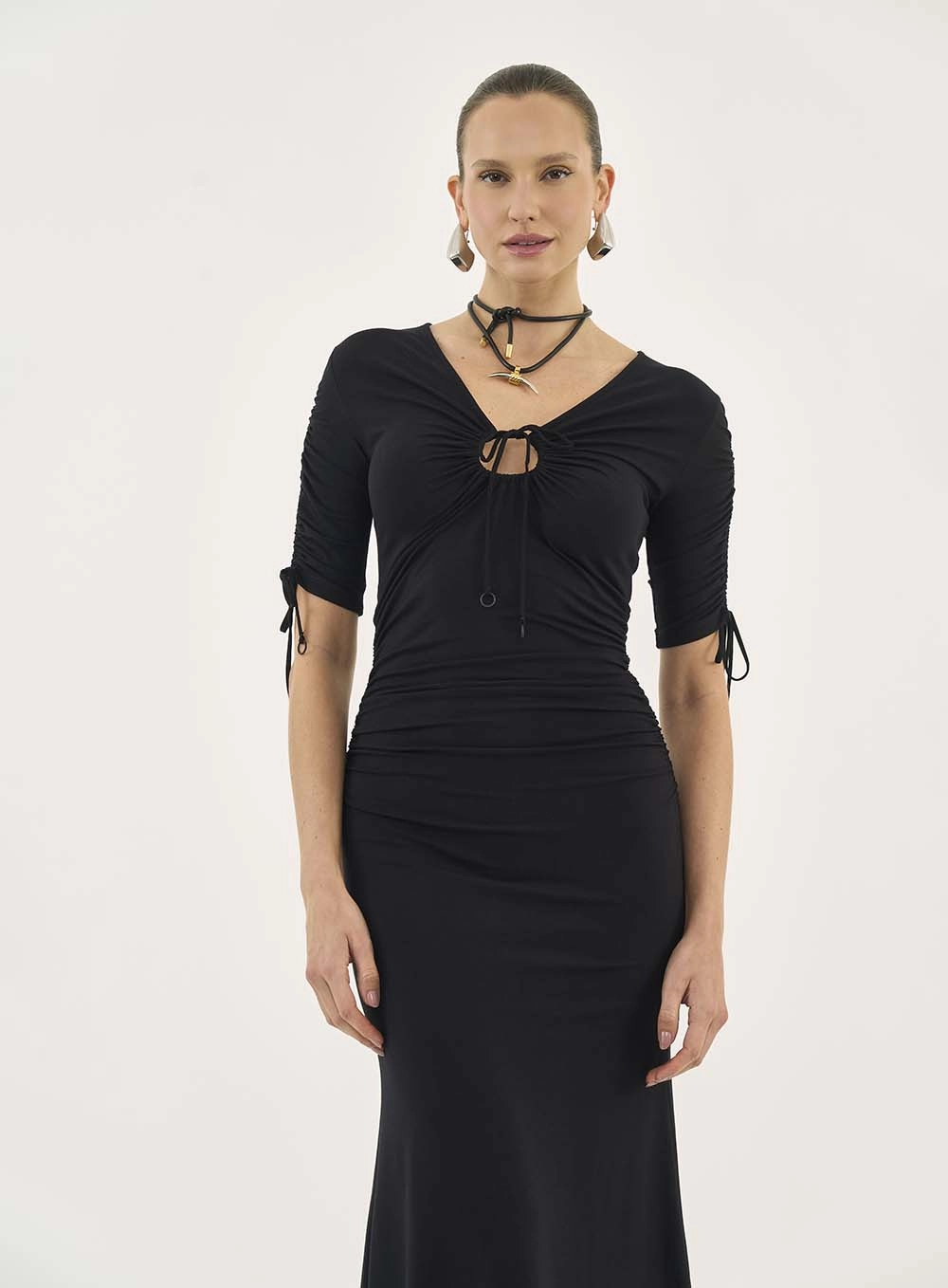 Vestido Slim Midi Com Franzido Lateral Preto