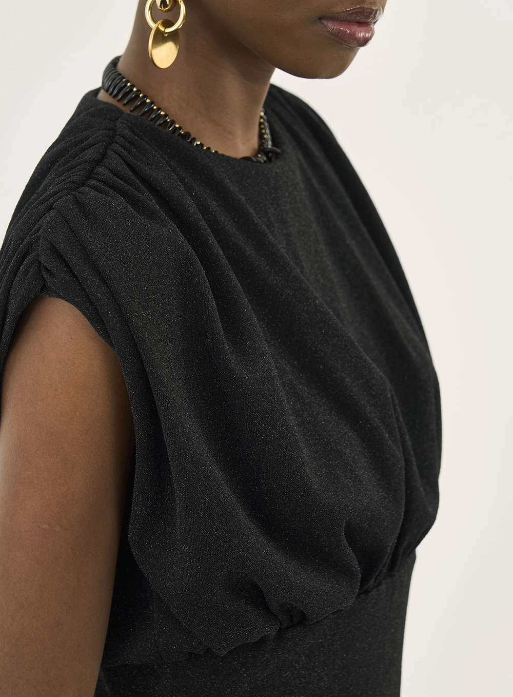 Vestido Justo Metalizado Com Franzido Preto