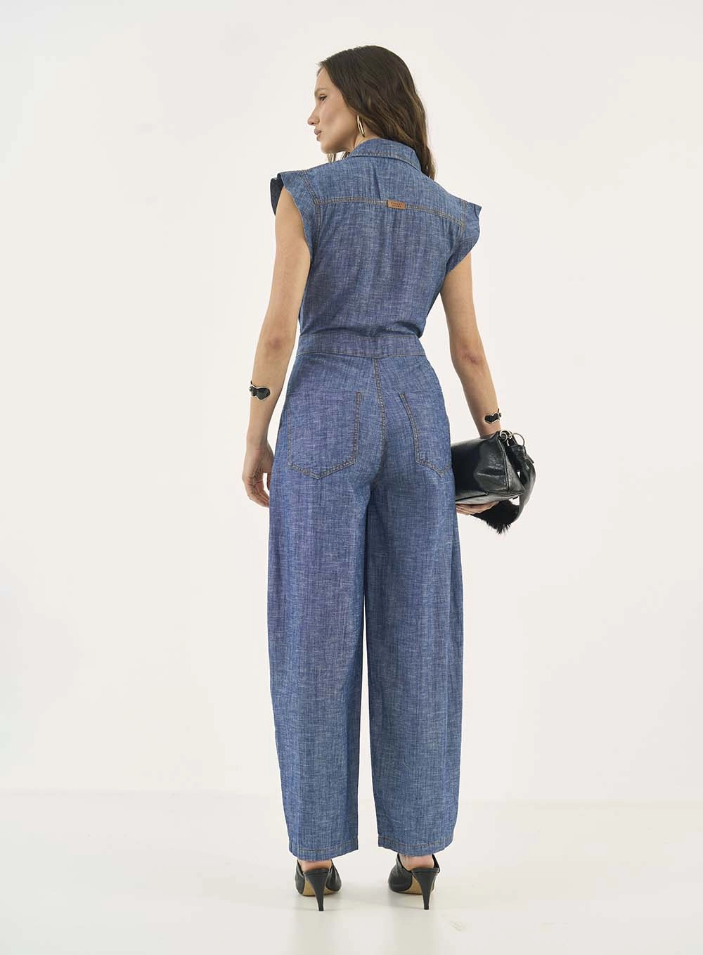 Macacão Jeans Wide Leg Com Pregas Acinturado Índigo