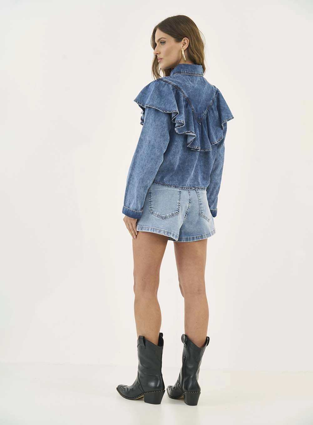 Short Jeans Justo Dubai Com Aplicação Índigo
