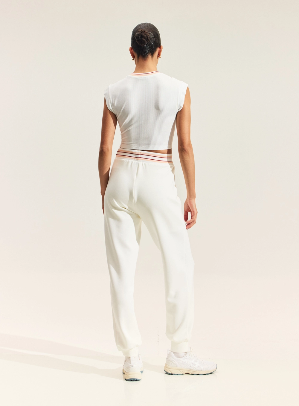 Blusa Cropped Canelada Com Detalhes Off Natural