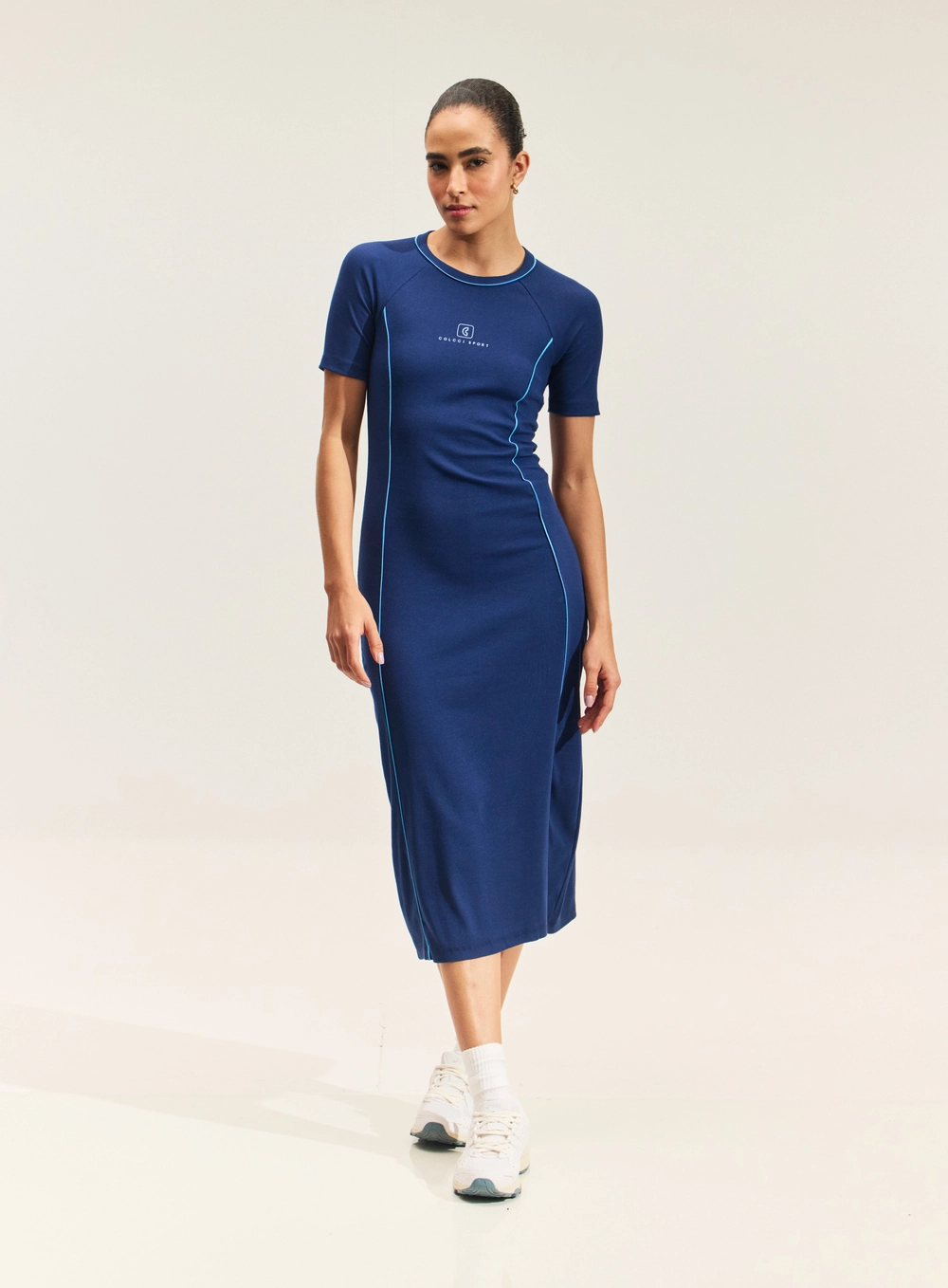 Vestido Midi Justo Com Vivos E Fenda Azul