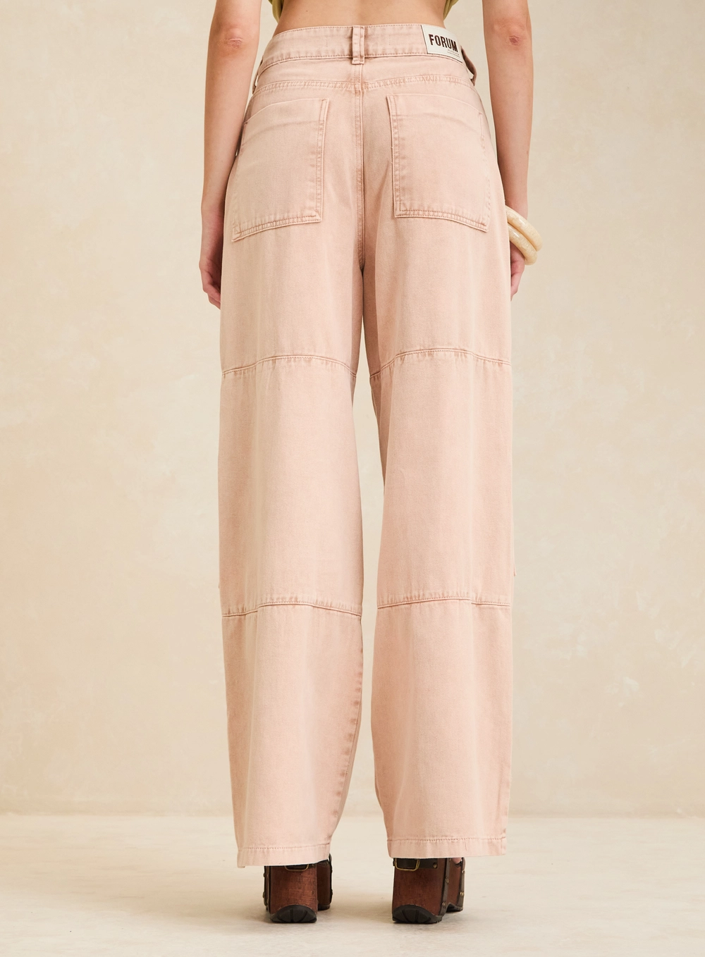 Calça Sarja Baggy Bolso Cargo Feminina Marrom 2
