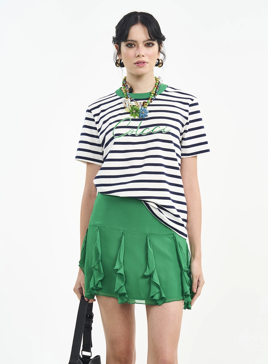Camiseta Feminina Listrada Com Gola Contrastante