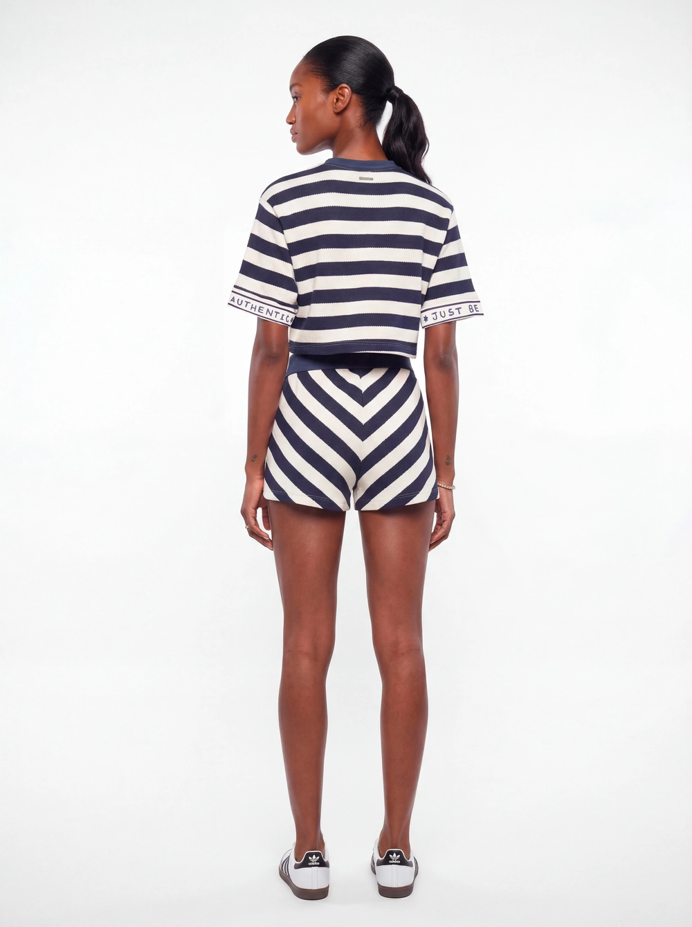 Short Comfort Malha Listrada Texturizada Estampados 2