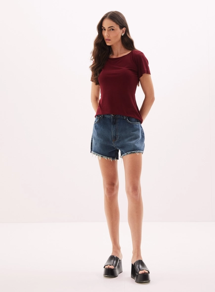 Camiseta Feminina Com Decote Canoa
