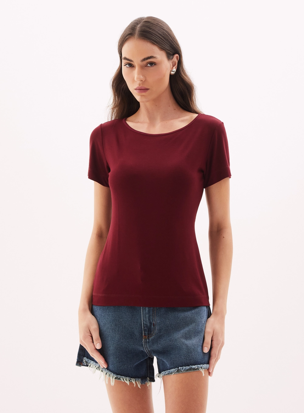 Camiseta Feminina Com Decote Canoa Bordo 2