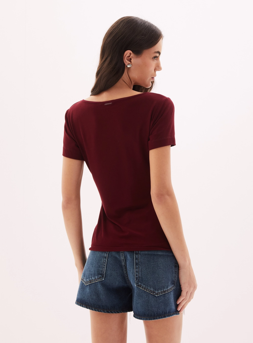 Camiseta Feminina Com Decote Canoa Bordo 4