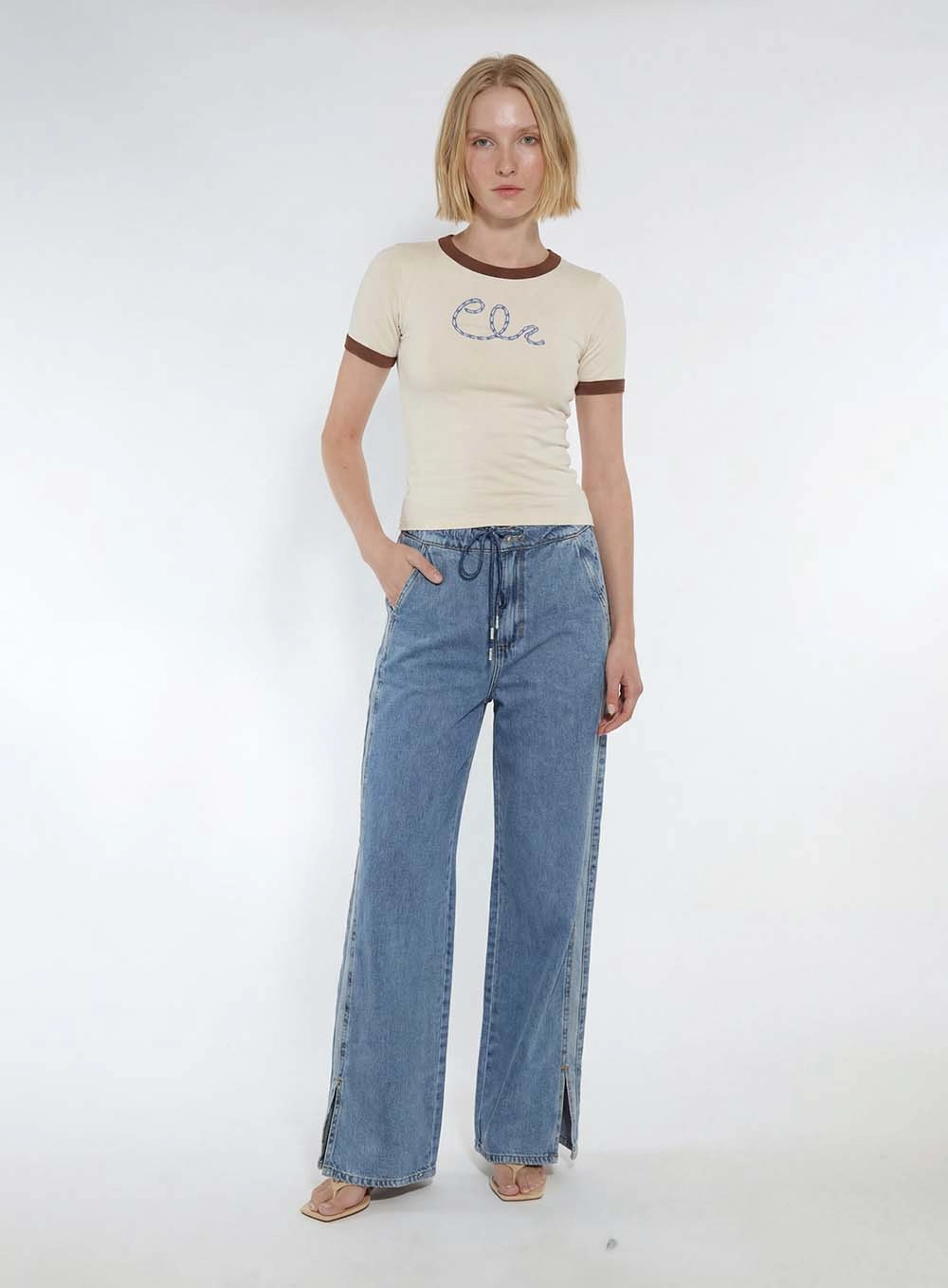 Camiseta Feminina Baby Look Com Bordado Bege 3