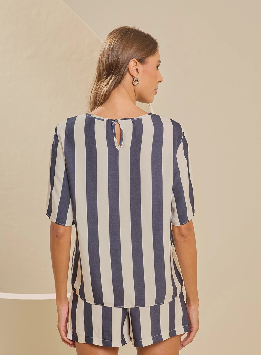 Camiseta Feminina Reta Listrada Estampados