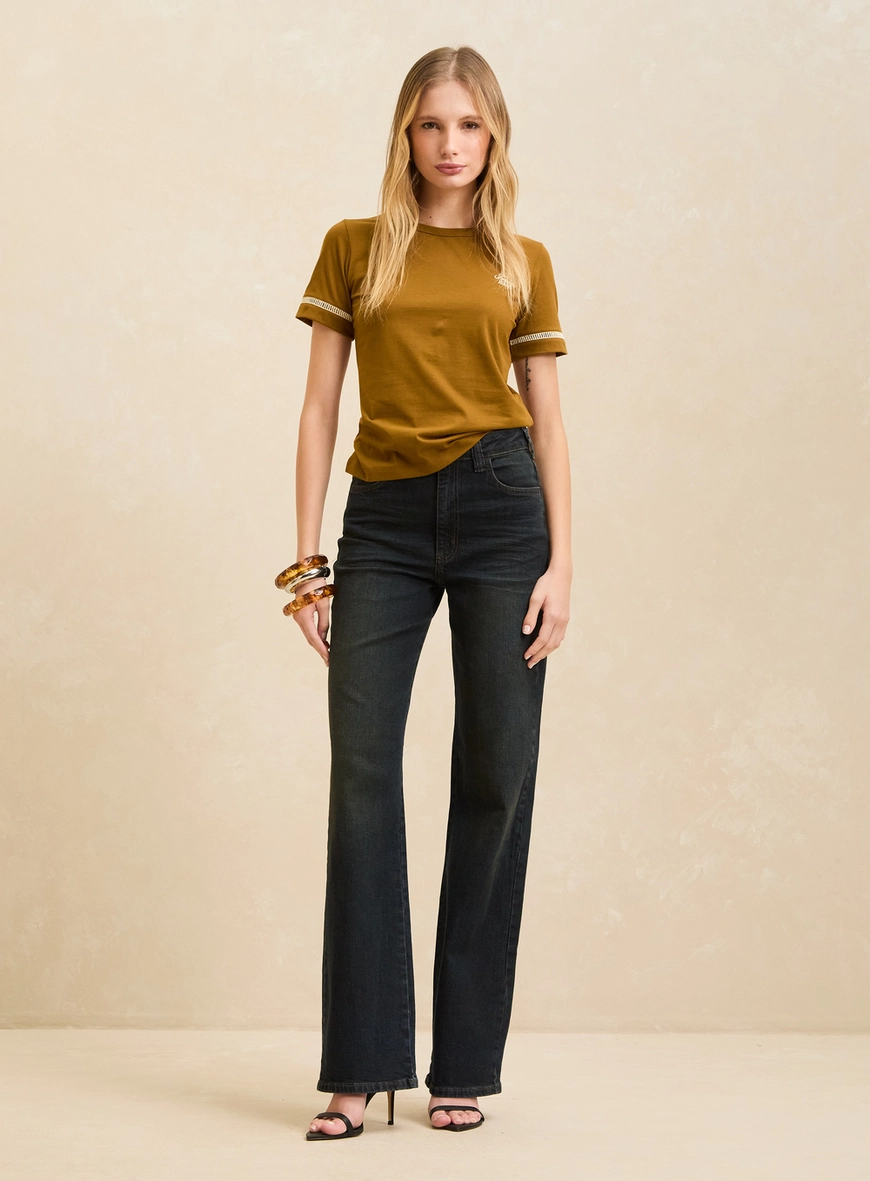 Camiseta Feminina Básica Com Detalhes - Fran Marrom 4