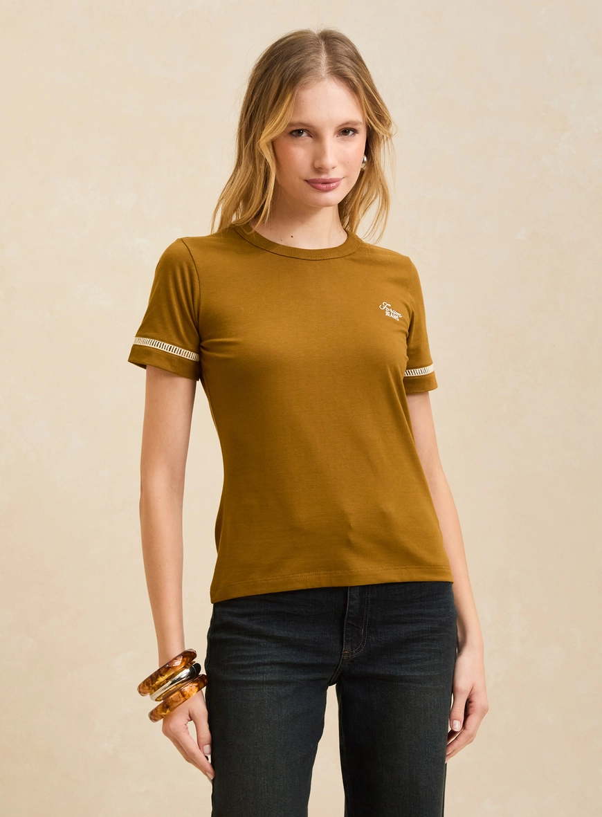 Camiseta Feminina Básica Com Detalhes - Fran Marrom 1