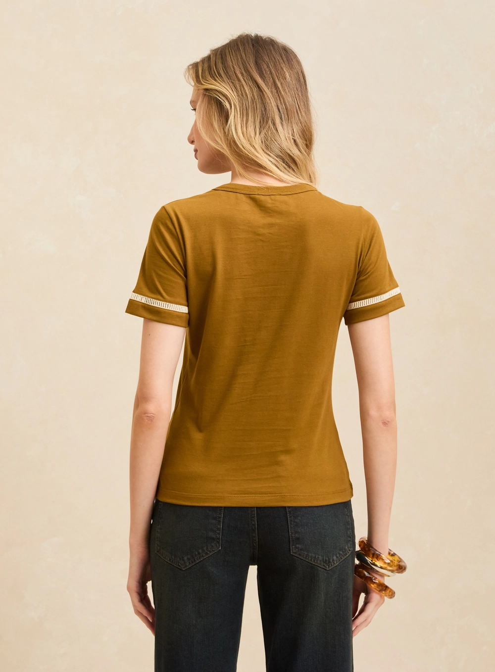 Camiseta Feminina Básica Com Detalhes - Fran Marrom 2