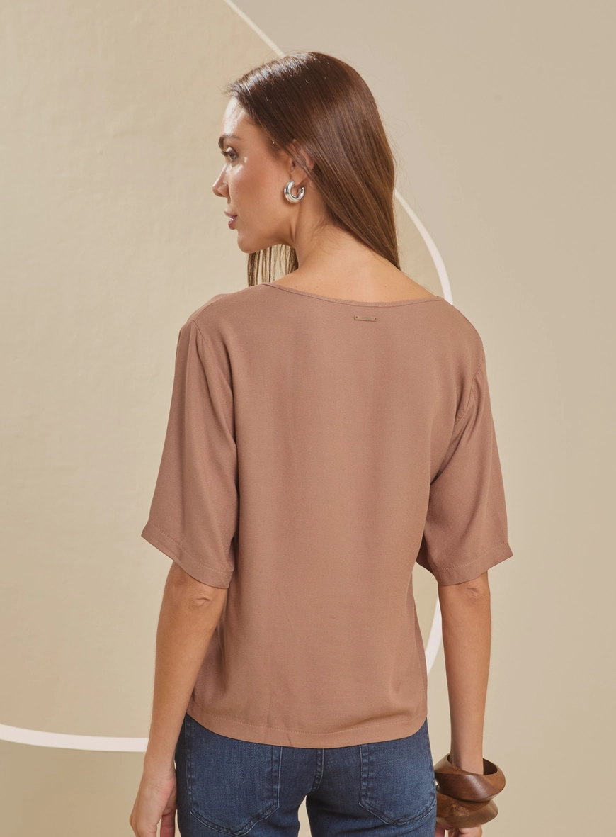 Camiseta Feminina Reta Marrom 2