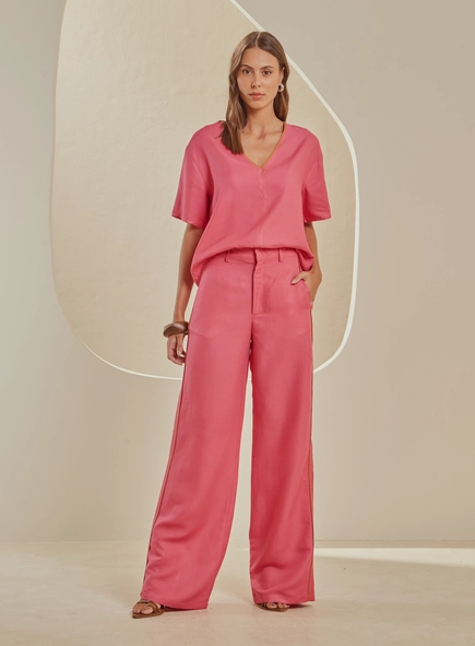 Camiseta Feminina Reta Decote V