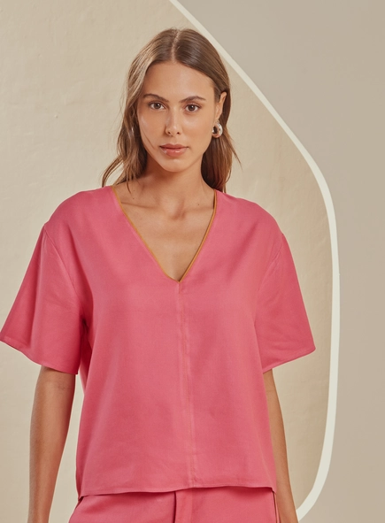 Camiseta Feminina Reta Decote V