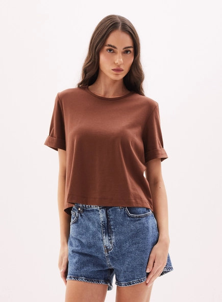 Camiseta Feminina Com Detalhes