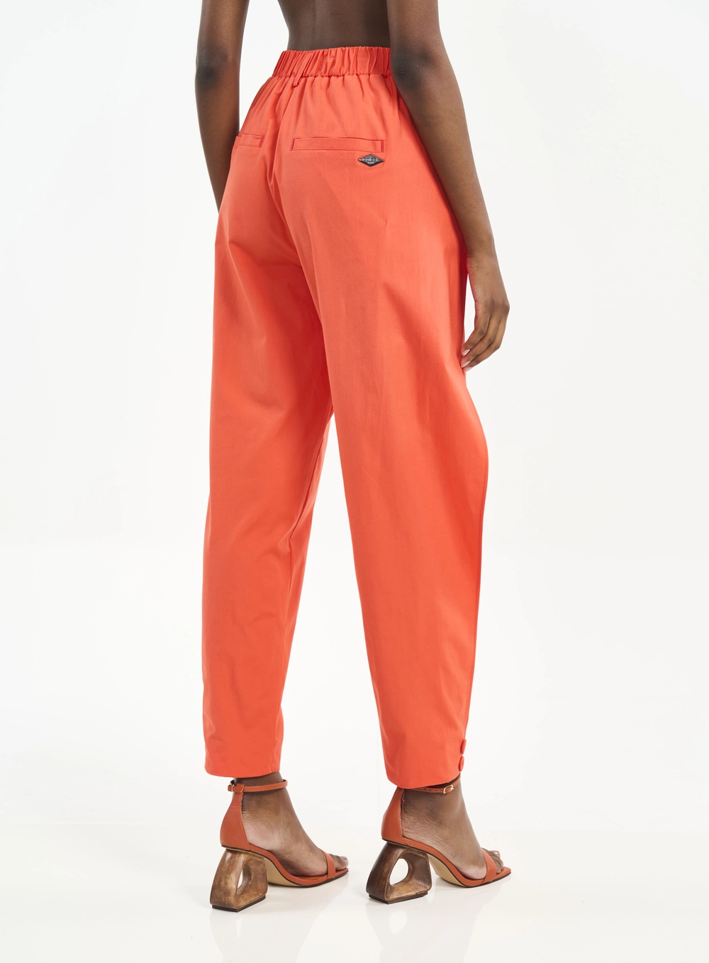 Calça Feminina Reta Com Recortes E Botões Laranja