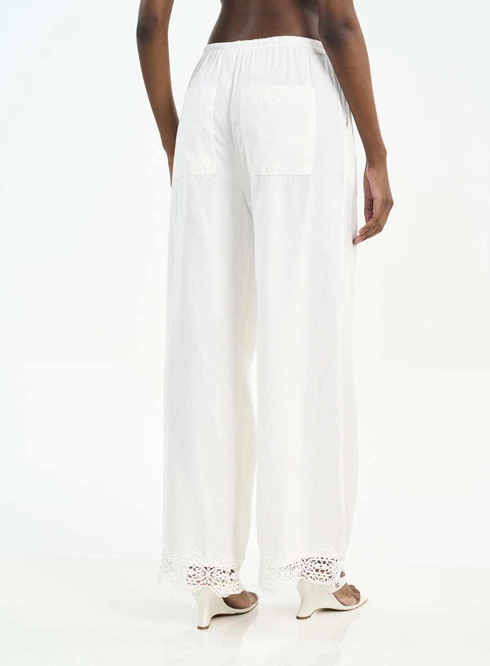 Calça Feminina Pantalona Com Amarração E Renda Off Shell
