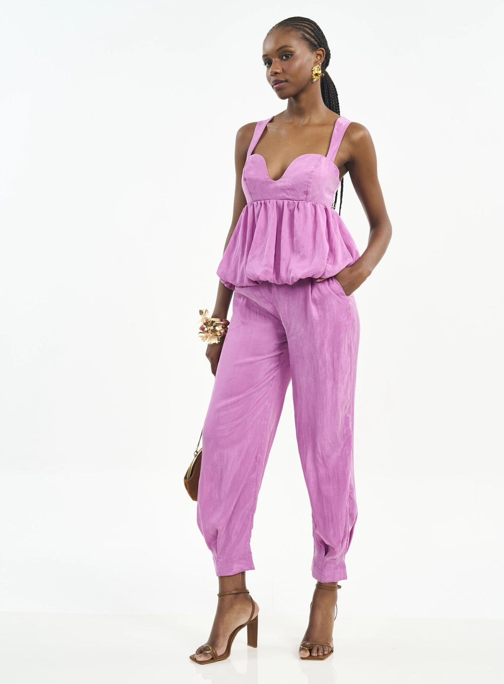 Calça Feminina Carrot Com Pregas E Ajuste Na Barra Roxo