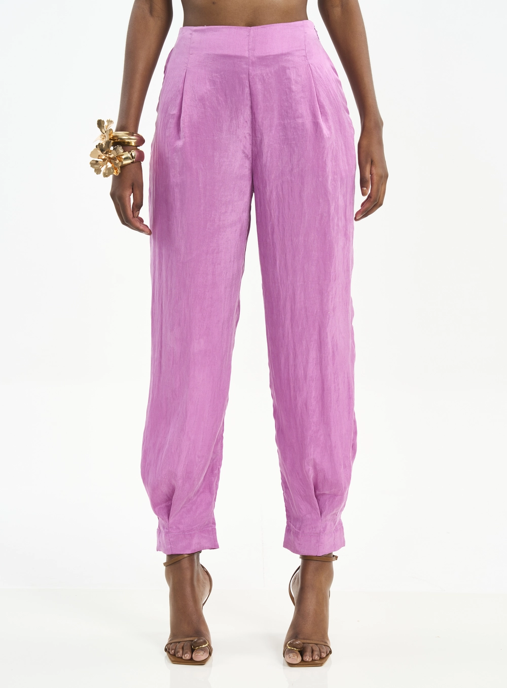 Calça Feminina Carrot Com Pregas E Ajuste Na Barra Roxo