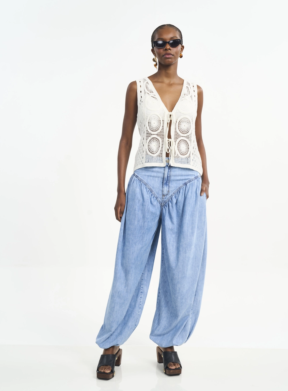 Calça Feminina Jeans Bombacho Com Franzidos Índigo