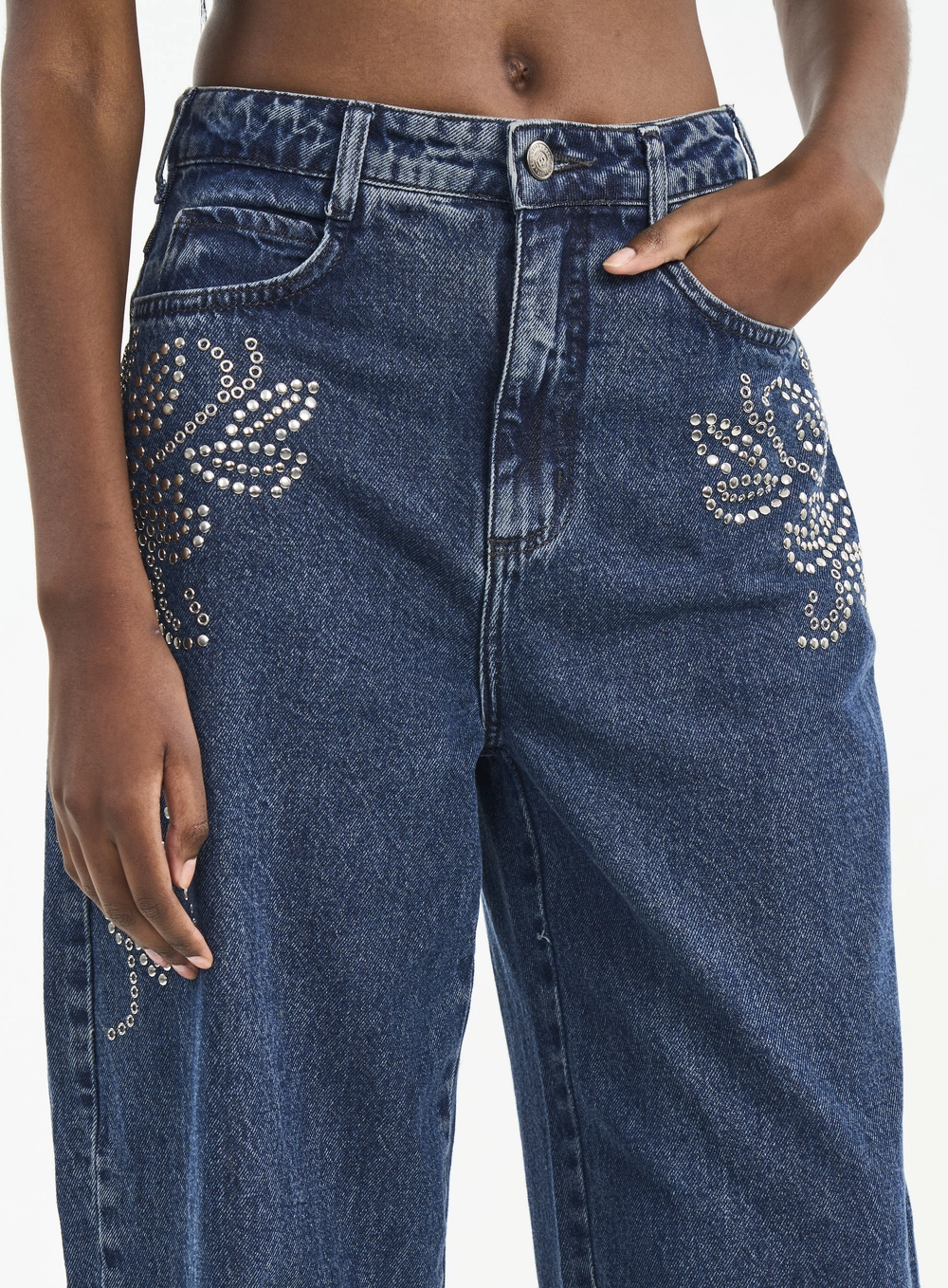 Calça Jeans Joana Barril Com Aplicação De Tachas Índigo