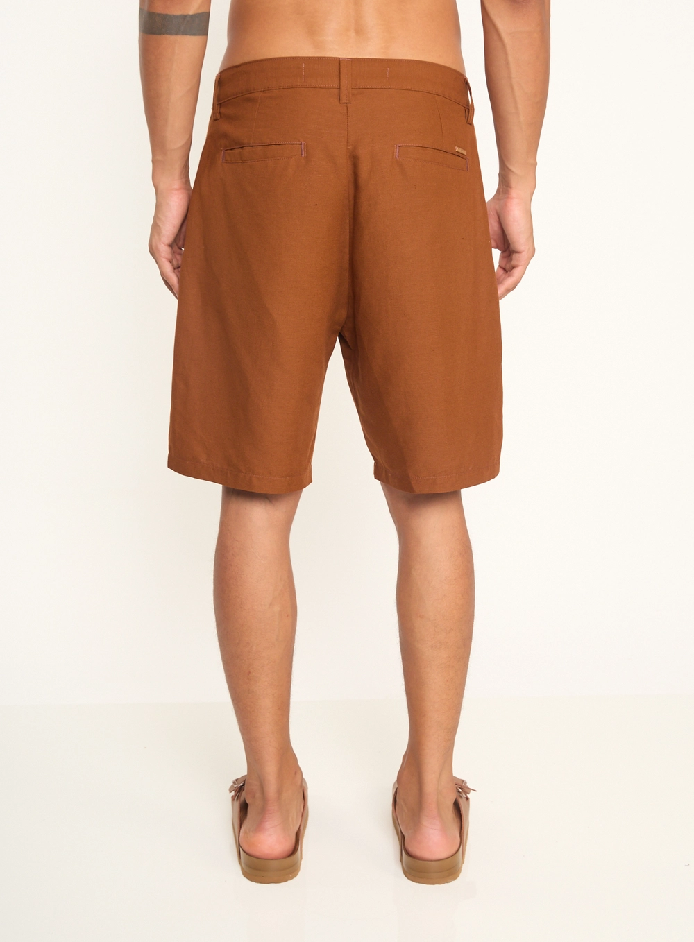 Bermuda Masculina De Linho Com Bolsos Marrom