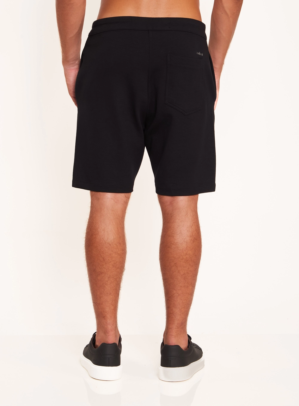 Bermuda Masculina Com Vincos Frontais Preto