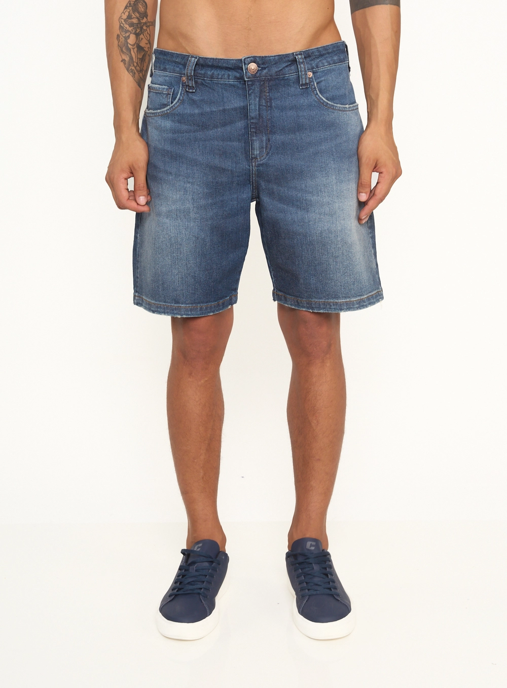 Bermuda Masculina Jeans Com Lavagem Estonada Índigo