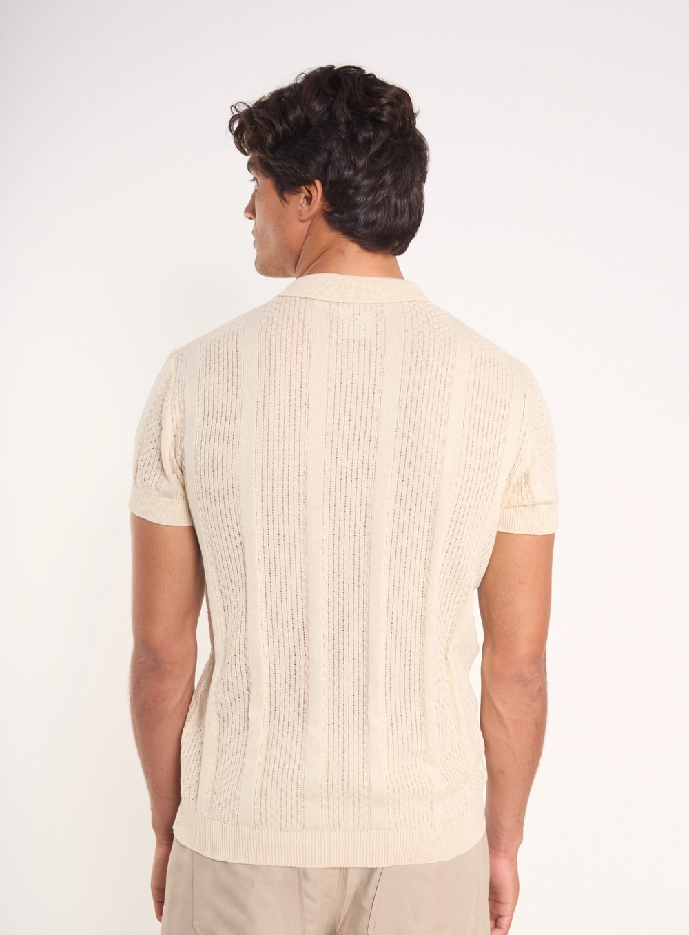 Polo Masculina Com Textura Em Relevo Bege