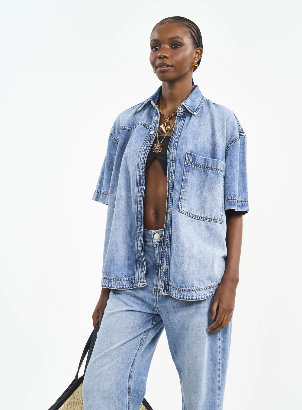 Camisa Jeans Com Bolsos E Manga Curta Índigo