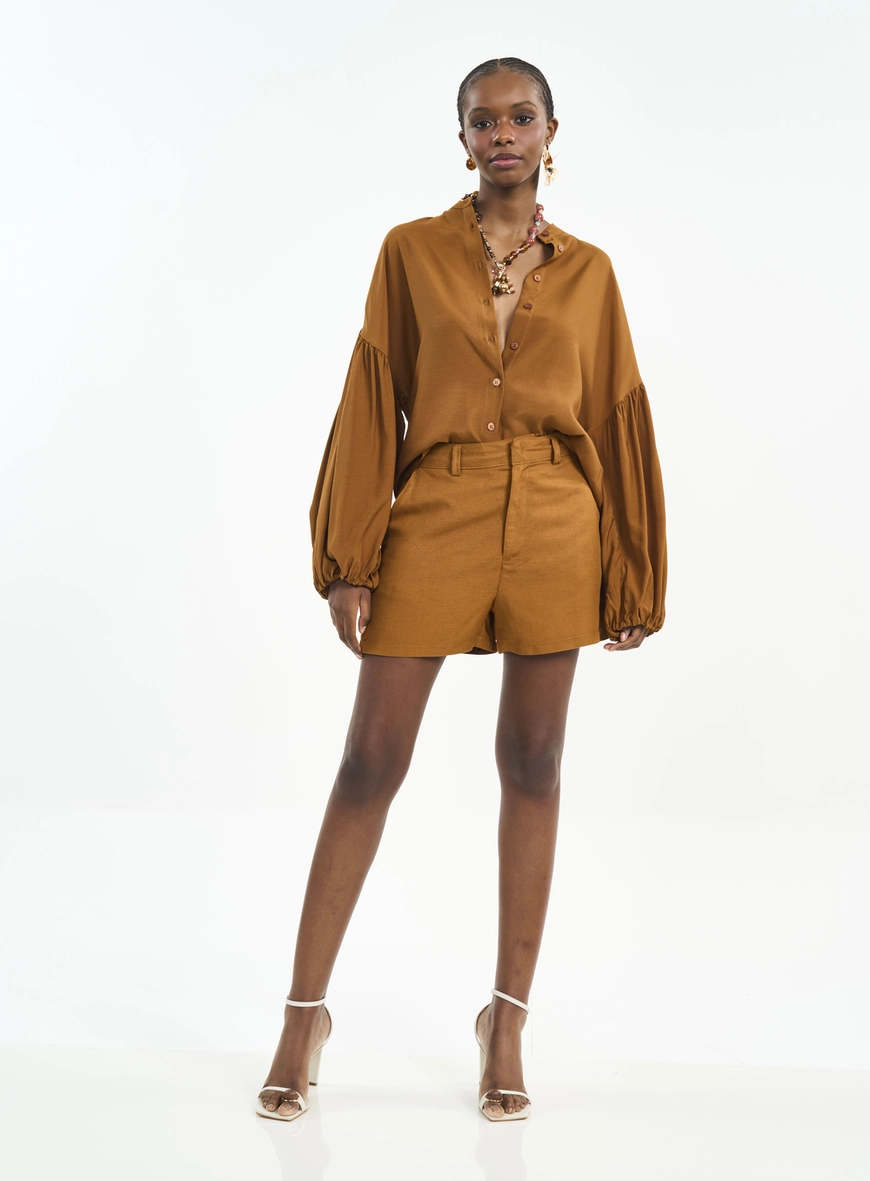 Camisa Feminina Com Mangas Bufantes E Botões