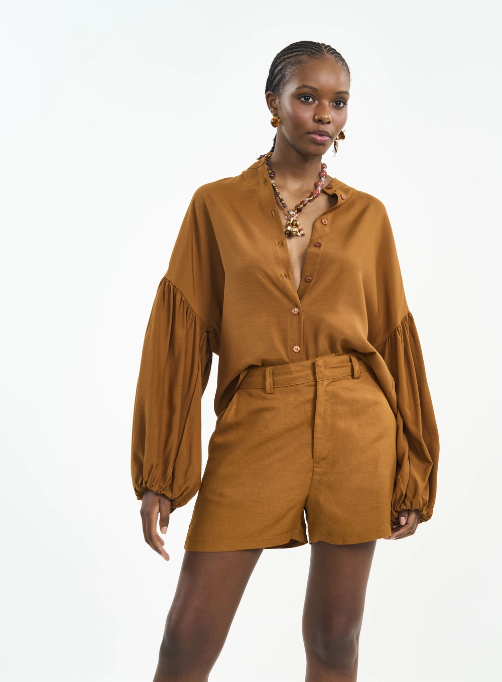 Camisa Feminina Com Mangas Bufantes E Botões Marrom