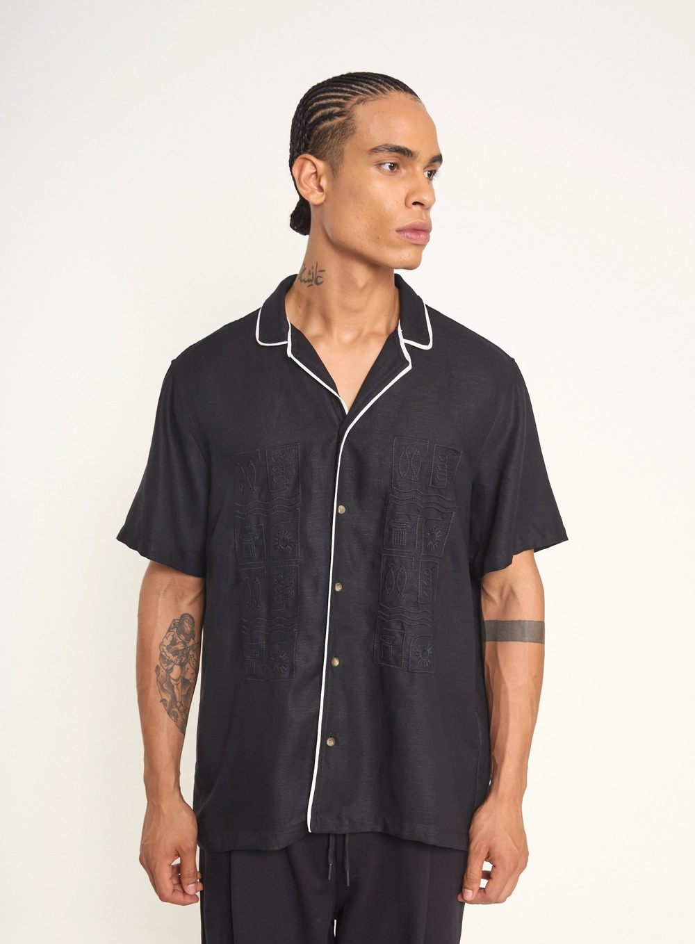 Camisa Masculina Resort Com Bordados Preto