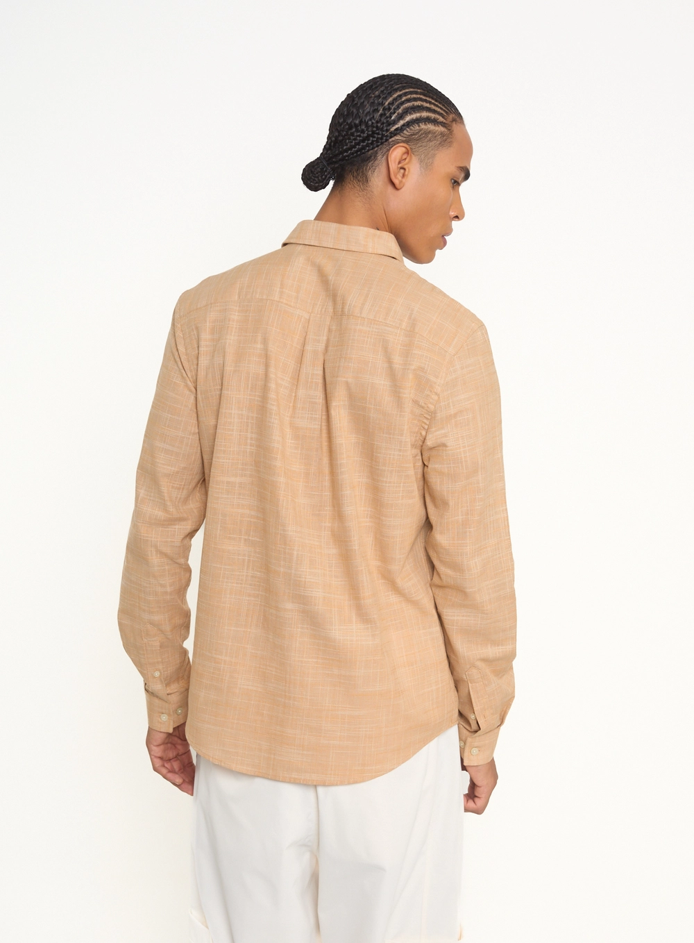 Camisa Masculina Com Textura Slub E Logo Estampados