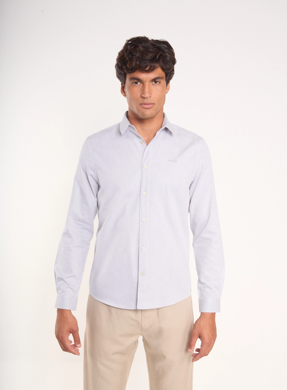 Camisa Masculina Com Logo E Punhos Abotoados Cinza