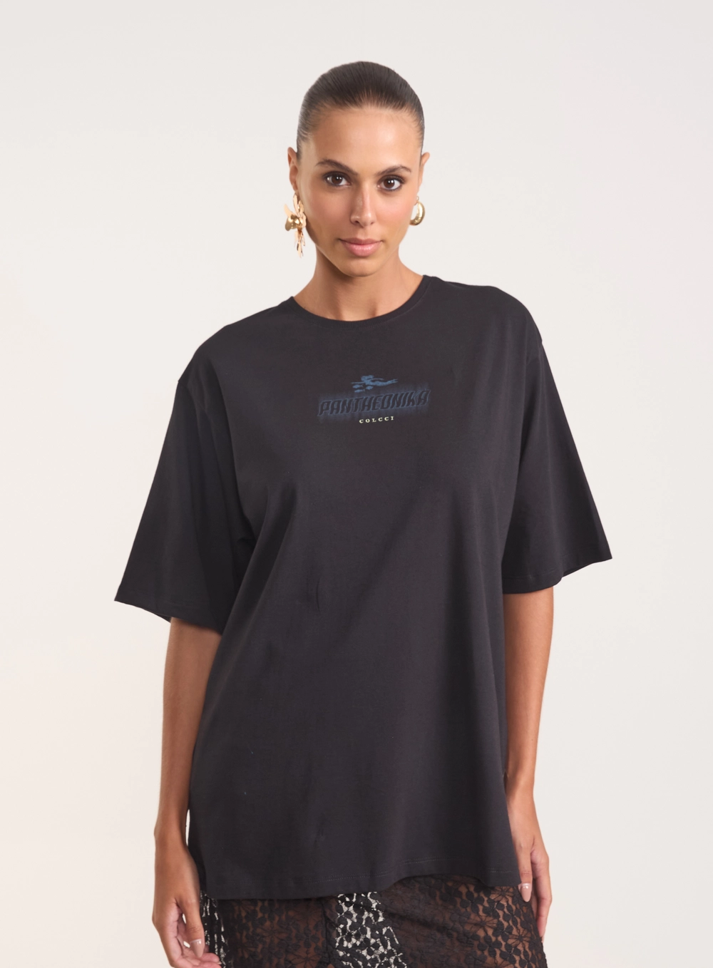 Camiseta Oversized Com Estampa Tour Preto