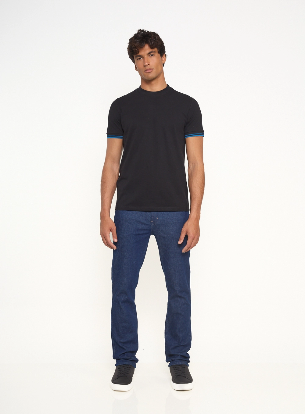 Camiseta Masculina Com Punhos Contrastantes Preto