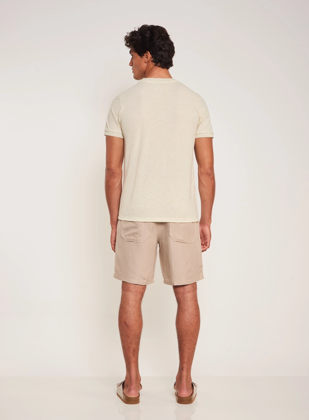 Camiseta Masculina Com Textura E Logo Bordado Bege