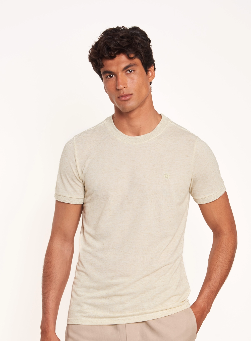 Camiseta Masculina Com Textura E Logo Bordado Bege