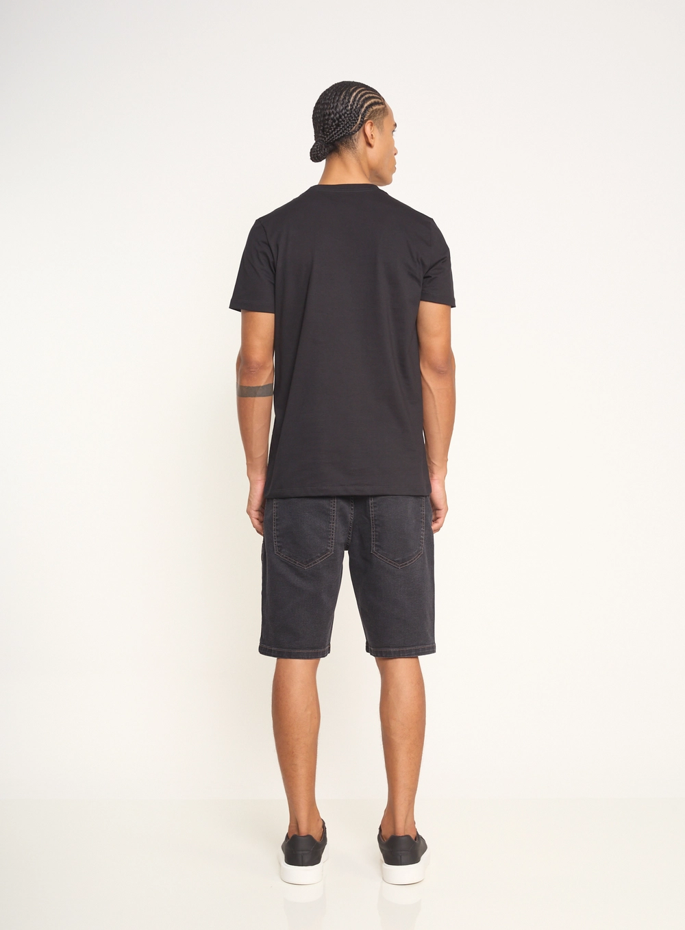 Camiseta Masculina Com Escrita E Decote Redondo Preto