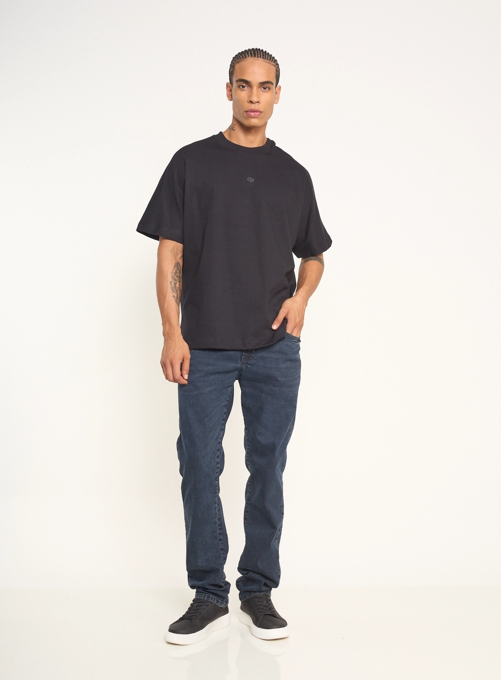 Camiseta Oversized Com Logo Central Bordado Preto