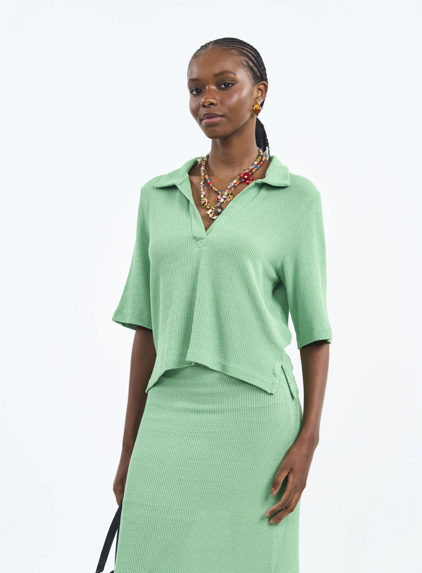 Blusa Com Gola Polo E Malha Canelada