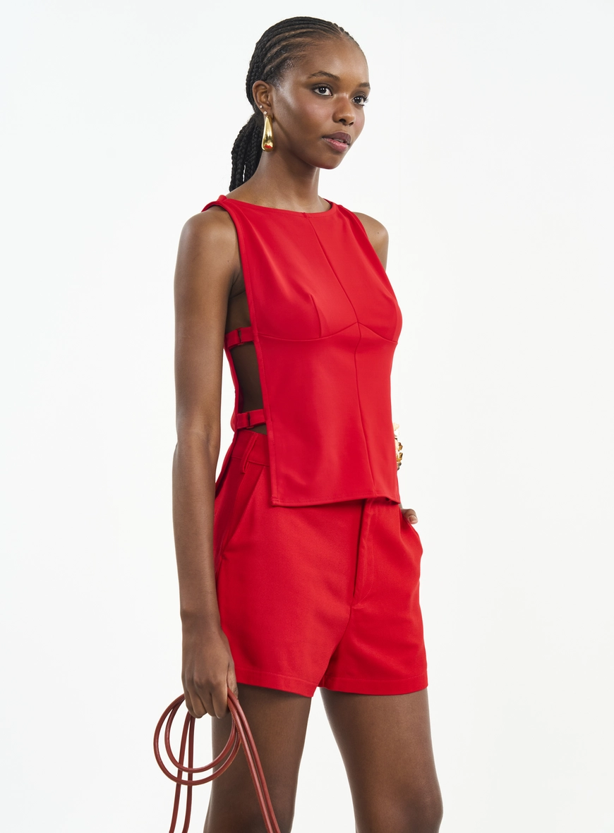 Blusa Com Recortes Laterais E Fivelas