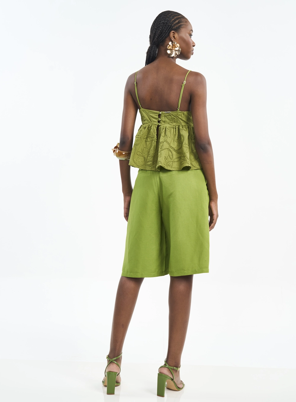 Blusa Com Bordado Floral E Barra Franzida Verde